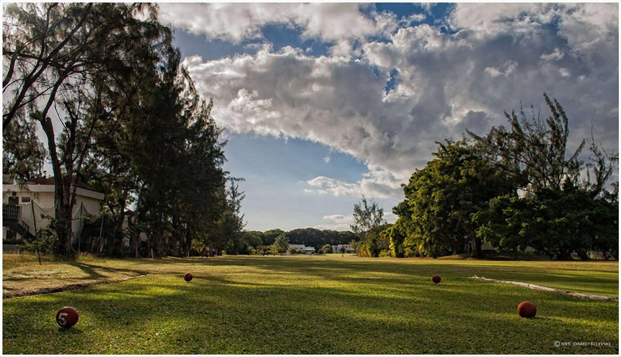 Plum Tree Club Apartment Christ Church Bagian luar foto