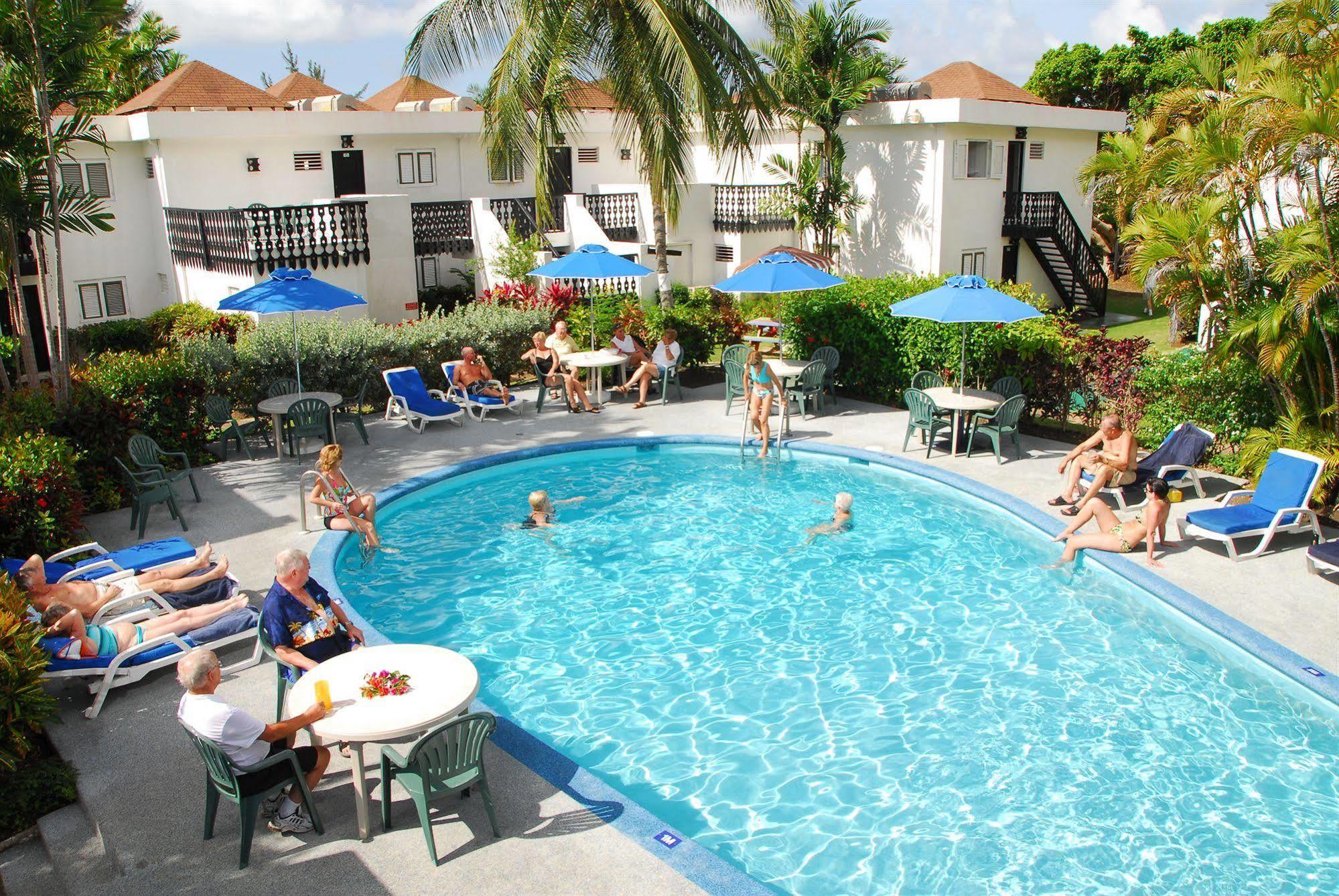 Plum Tree Club Apartment Christ Church Bagian luar foto
