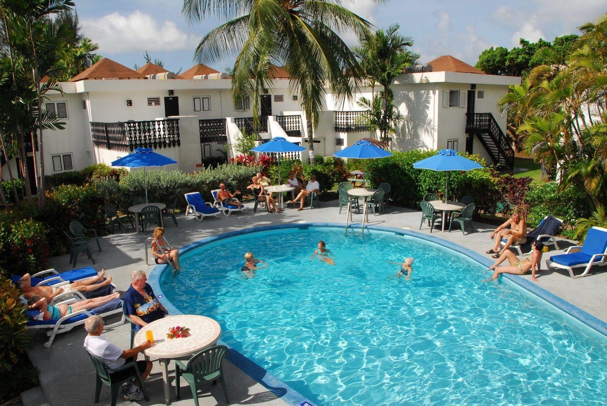 Plum Tree Club Apartment Christ Church Bagian luar foto