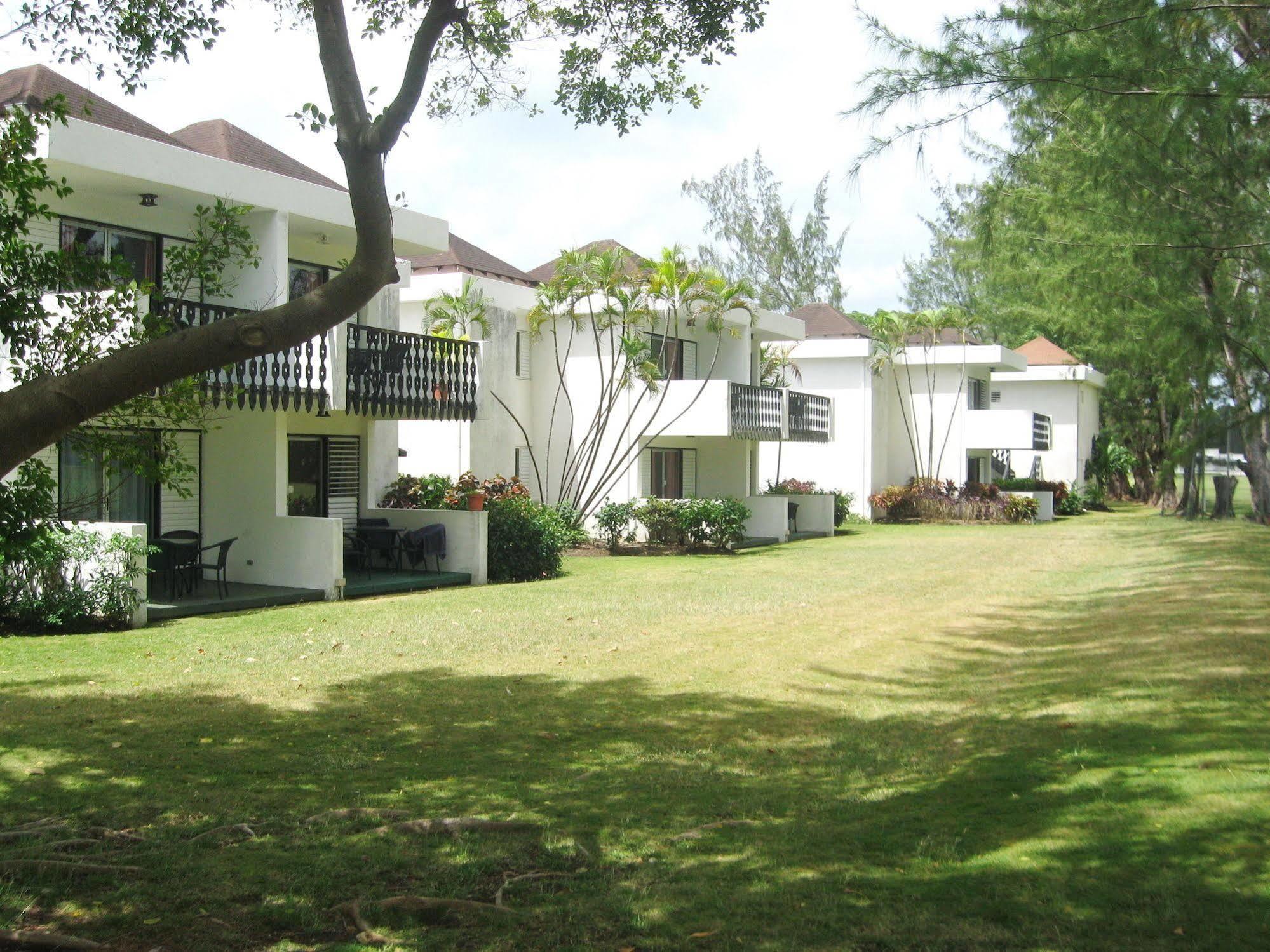 Plum Tree Club Apartment Christ Church Bagian luar foto